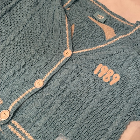 Taylor Swift Official 1989 (Taylor’s Version) Cardigan - Picture 2 of 3